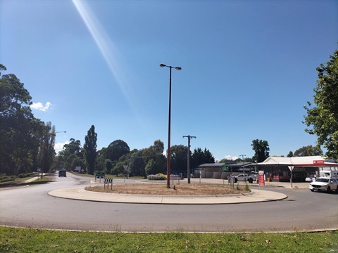 Roundabout Chenery St/High St