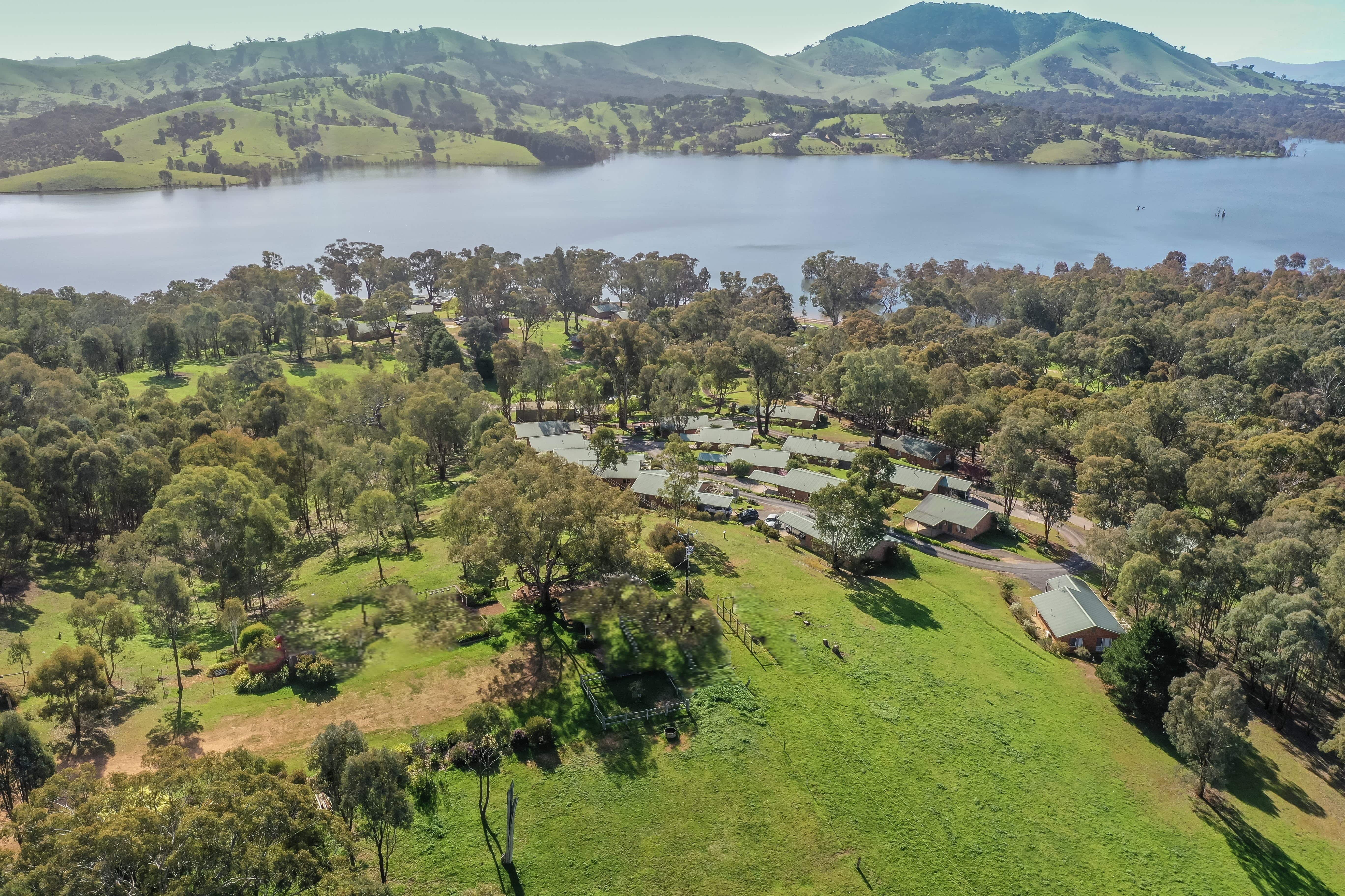 Mansfield Shire housing on Lake Eildon