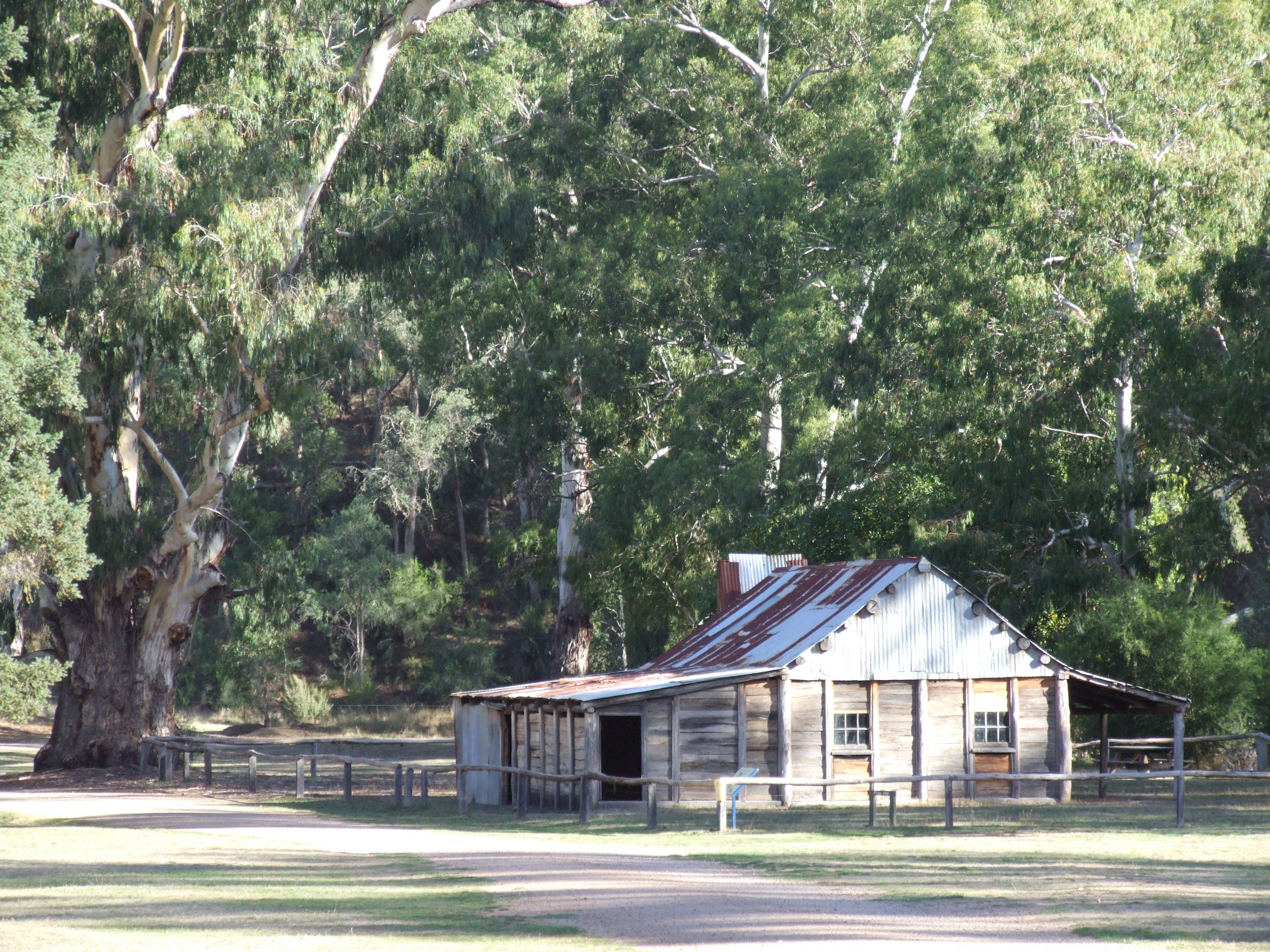 bin-15-rear-113-high-st-frys-hut-e.mcperson